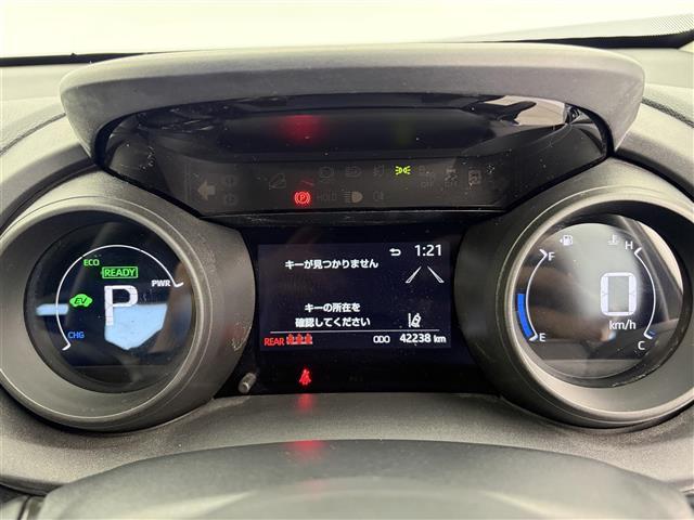 ヤリスクロス ハイブリッドG 純正8.8インチディスプレイオーディオナビ フルセグTV パノラミックビューモニター トヨタセーフティセンス ETC2.0 前方ドライブレコーダー 純正16インチアルミホイール LEDヘッドライト(4枚目)