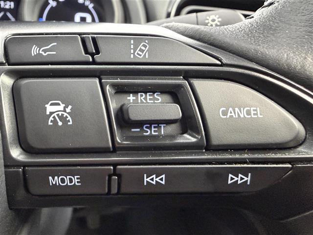 ヤリスクロス ハイブリッドG 純正8.8インチディスプレイオーディオナビ フルセグTV パノラミックビューモニター トヨタセーフティセンス ETC2.0 前方ドライブレコーダー 純正16インチアルミホイール LEDヘッドライト(7枚目)