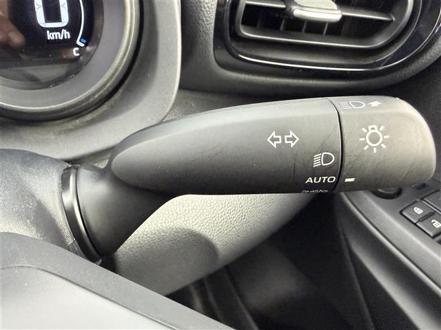 ヤリスクロス ハイブリッドG 純正8.8インチディスプレイオーディオナビ フルセグTV パノラミックビューモニター トヨタセーフティセンス ETC2.0 前方ドライブレコーダー 純正16インチアルミホイール LEDヘッドライト(9枚目)