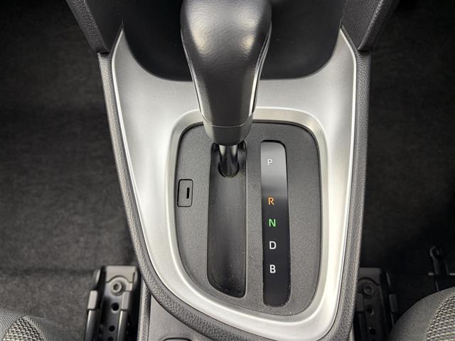 ヤリスクロス ハイブリッドG 純正8.8インチディスプレイオーディオナビ フルセグTV パノラミックビューモニター トヨタセーフティセンス ETC2.0 前方ドライブレコーダー 純正16インチアルミホイール LEDヘッドライト(12枚目)