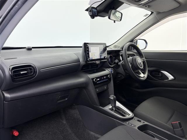 ヤリスクロス ハイブリッドG 純正8.8インチディスプレイオーディオナビ フルセグTV パノラミックビューモニター トヨタセーフティセンス ETC2.0 前方ドライブレコーダー 純正16インチアルミホイール LEDヘッドライト(24枚目)