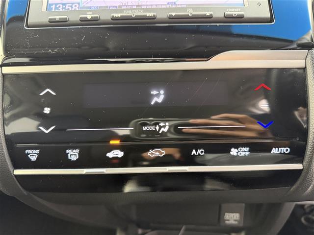 フィット 13G・Lパッケージ シティーブレーキアクティブ【CTBA】 横滑り防止装置 純正ナビ Bluetooth/ワンセグ/AM/FM) 純正ドライブレコーダ アイドリングストップ 革巻きステアオートLEDヘッドライト(12枚目)