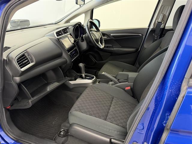 フィット 13G・Lパッケージ シティーブレーキアクティブ【CTBA】 横滑り防止装置 純正ナビ Bluetooth/ワンセグ/AM/FM) 純正ドライブレコーダ アイドリングストップ 革巻きステアオートLEDヘッドライト(20枚目)