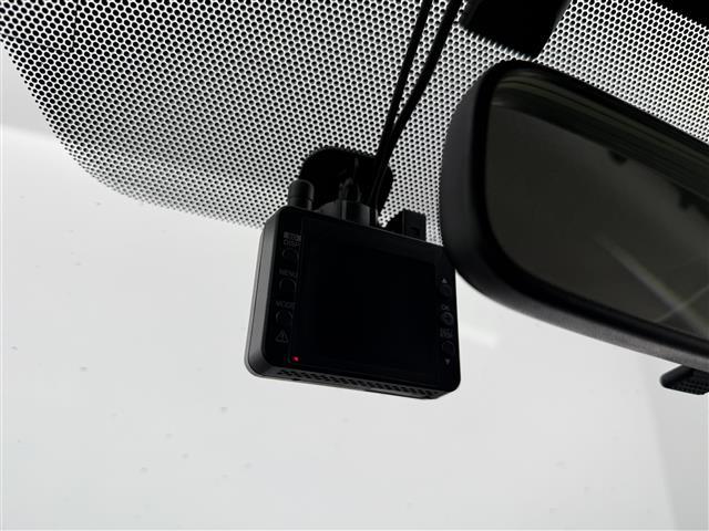 プリウスアルファ Sツーリングセレクション 純正HDDナビ 前後ドラレコ ETC 横滑り防止 オートライト フォグランプ TSC 純正18インチAWプッシュスタート スペアキー レザー調シートカバー(19枚目)