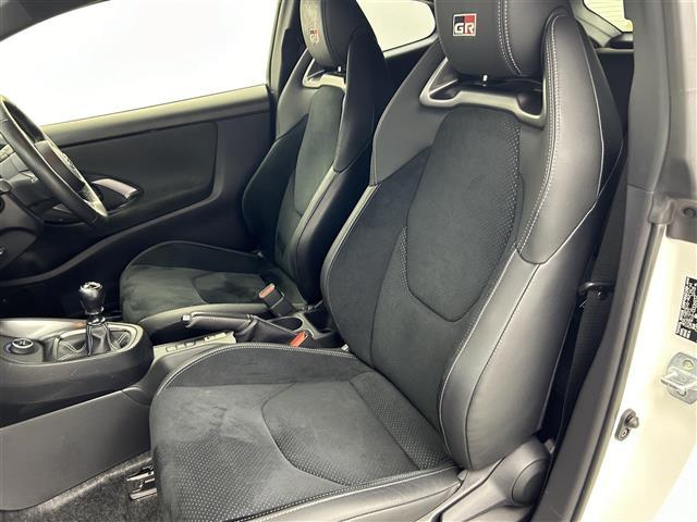 ＧＲヤリス ＲＺ　ハイパフォーマンス　ＪＢＬサウンド　純正ナビ　バックカメラ　ＥＴＣ２．０　ドラレコ　ハーフレザー　シートヒーター　ＢＳＭ　ＨＵＤ　電格ミラー　オートライト　ステアリングリモコン　フロアマット　純正１８インチＡＷ（24枚目）