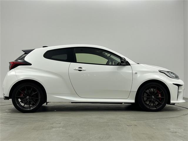 ＧＲヤリス ＲＺ　ハイパフォーマンス　ＪＢＬサウンド　純正ナビ　バックカメラ　ＥＴＣ２．０　ドラレコ　ハーフレザー　シートヒーター　ＢＳＭ　ＨＵＤ　電格ミラー　オートライト　ステアリングリモコン　フロアマット　純正１８インチＡＷ（32枚目）