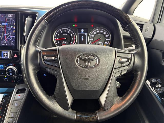 アルファード ２．５Ｓ　Ａパッケージ　タイプブラック　サンルーフ　アルパインＢＩＧＸ１１型ナビ（ＢＴ／フルセグＴＶ／ＣＤ／ＤＶＤ）　アルパインフリップダウンモニタ　バックカメラ　前後ドラレコ　ビルトインＥＴＣ　純正１８インチＡＷ（スタッドレス付ＡＷ車載）（3枚目）