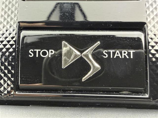 DS7クロスバック グランシック ブルーHDi サンルーフ 純正ナビ AM/FM Bluetooth USB iPod フルセグTV BRM製アナログ時計 クルコン レーンキープアシスト ブラインドスポットアシスト レザーシート パワーシート(5枚目)