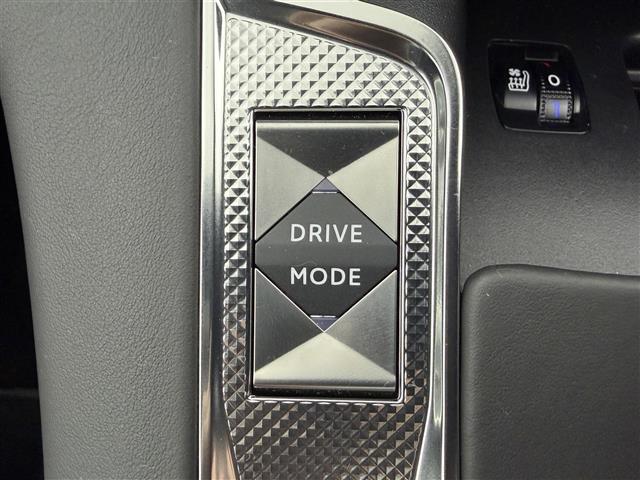 DS7クロスバック グランシック ブルーHDi サンルーフ 純正ナビ AM/FM Bluetooth USB iPod フルセグTV BRM製アナログ時計 クルコン レーンキープアシスト ブラインドスポットアシスト レザーシート パワーシート(15枚目)