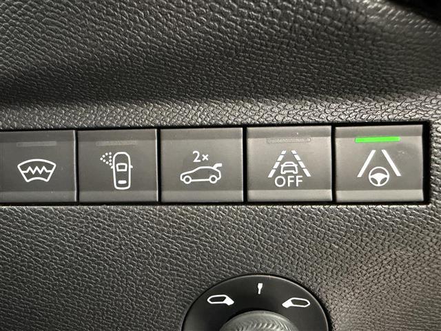 DS7クロスバック グランシック ブルーHDi サンルーフ 純正ナビ AM/FM Bluetooth USB iPod フルセグTV BRM製アナログ時計 クルコン レーンキープアシスト ブラインドスポットアシスト レザーシート パワーシート(18枚目)