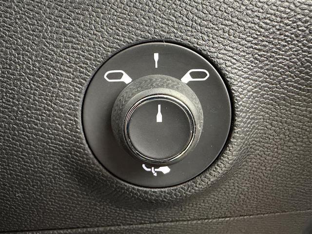 DS7クロスバック グランシック ブルーHDi サンルーフ 純正ナビ AM/FM Bluetooth USB iPod フルセグTV BRM製アナログ時計 クルコン レーンキープアシスト ブラインドスポットアシスト レザーシート パワーシート(19枚目)