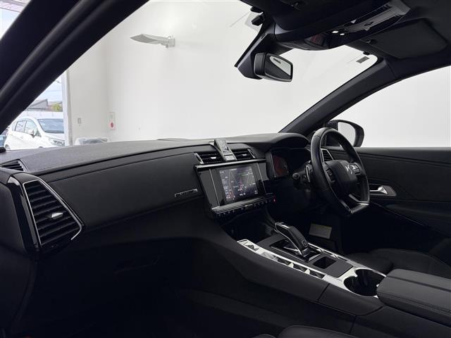DS7クロスバック グランシック ブルーHDi サンルーフ 純正ナビ AM/FM Bluetooth USB iPod フルセグTV BRM製アナログ時計 クルコン レーンキープアシスト ブラインドスポットアシスト レザーシート パワーシート(23枚目)