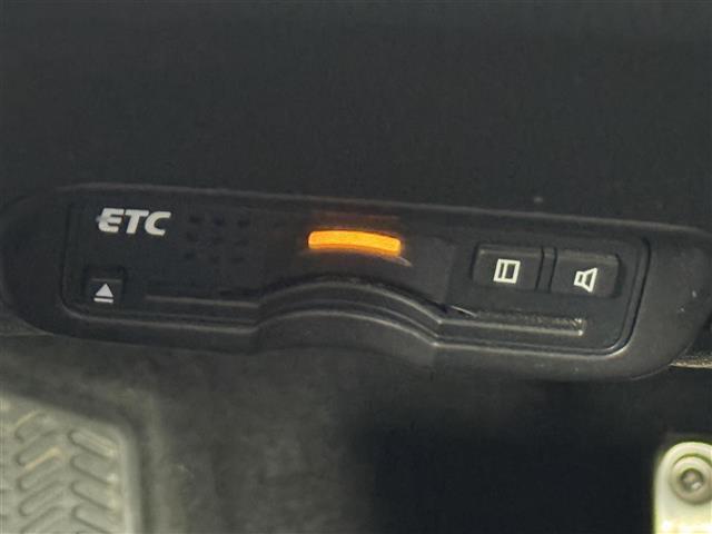 ヴェゼル ハイブリッド 純正ナビ(CD・DVD・Bluetooth・フルセグTV・USB・HDMI)バックカメラ 前後ドライブレコーダー ETC 前席シートヒーター クルーズコントロール パドルシフト LEDオートライト(11枚目)