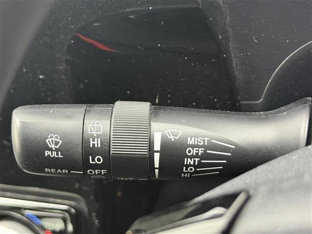 アクア Ｓ　スタイルブラック　純正ナビ（ＣＤ・Ｂｌｕｅｔｏｏｔｈ・フルセグ）バックカメラ　純正ドライブレコーダー　ＥＴＣ　レーンキープアシスト　横滑り防止装置　衝突軽減ブレーキ　盗難防止装置　ステアリングリモコン　オートハイビーム（6枚目）