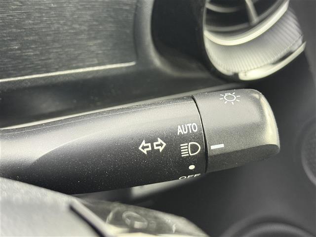 アクア Ｓ　スタイルブラック　純正ナビ（ＣＤ・Ｂｌｕｅｔｏｏｔｈ・フルセグ）バックカメラ　純正ドライブレコーダー　ＥＴＣ　レーンキープアシスト　横滑り防止装置　衝突軽減ブレーキ　盗難防止装置　ステアリングリモコン　オートハイビーム（7枚目）