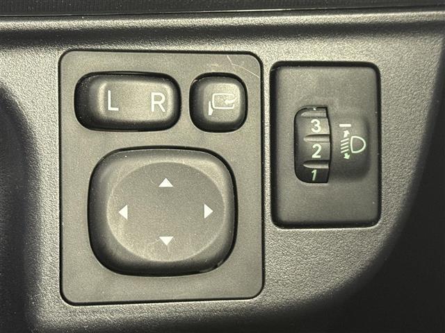 アクア Ｓ　スタイルブラック　純正ナビ（ＣＤ・Ｂｌｕｅｔｏｏｔｈ・フルセグ）バックカメラ　純正ドライブレコーダー　ＥＴＣ　レーンキープアシスト　横滑り防止装置　衝突軽減ブレーキ　盗難防止装置　ステアリングリモコン　オートハイビーム（9枚目）