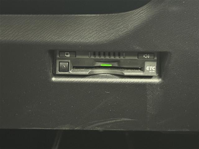 アクア Ｓ　スタイルブラック　純正ナビ（ＣＤ・Ｂｌｕｅｔｏｏｔｈ・フルセグ）バックカメラ　純正ドライブレコーダー　ＥＴＣ　レーンキープアシスト　横滑り防止装置　衝突軽減ブレーキ　盗難防止装置　ステアリングリモコン　オートハイビーム（11枚目）