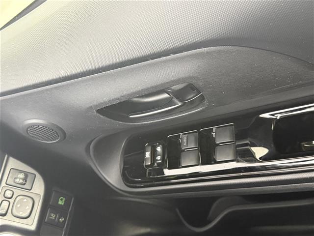 アクア Ｓ　スタイルブラック　純正ナビ（ＣＤ・Ｂｌｕｅｔｏｏｔｈ・フルセグ）バックカメラ　純正ドライブレコーダー　ＥＴＣ　レーンキープアシスト　横滑り防止装置　衝突軽減ブレーキ　盗難防止装置　ステアリングリモコン　オートハイビーム（12枚目）