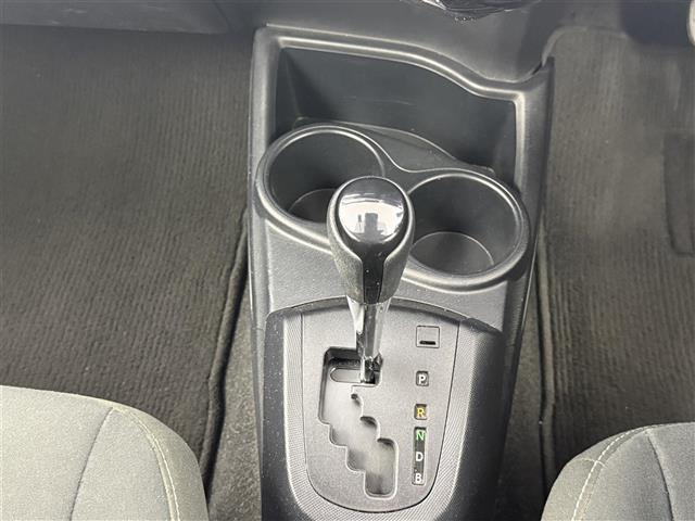 アクア Ｓ　スタイルブラック　純正ナビ（ＣＤ・Ｂｌｕｅｔｏｏｔｈ・フルセグ）バックカメラ　純正ドライブレコーダー　ＥＴＣ　レーンキープアシスト　横滑り防止装置　衝突軽減ブレーキ　盗難防止装置　ステアリングリモコン　オートハイビーム（14枚目）