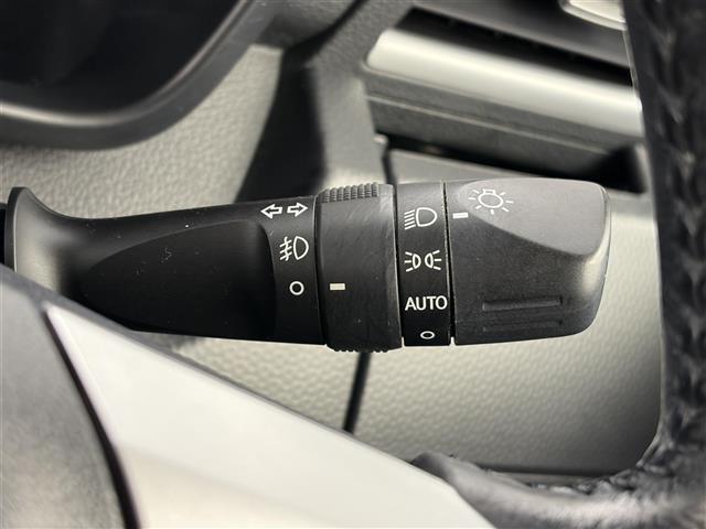 タンク カスタムＧ　純正ナビ（フルセグＴＶ・ＨＤＭＩ・ＵＳＢ・ラジオ）バックカメラ　両側パワースライドドア　純正ドライブレコーダー　ＥＴＣ２．０　クルーズコントロール　シートヒーター　オートハイビーム　ＬＥＤヘッドライト（9枚目）