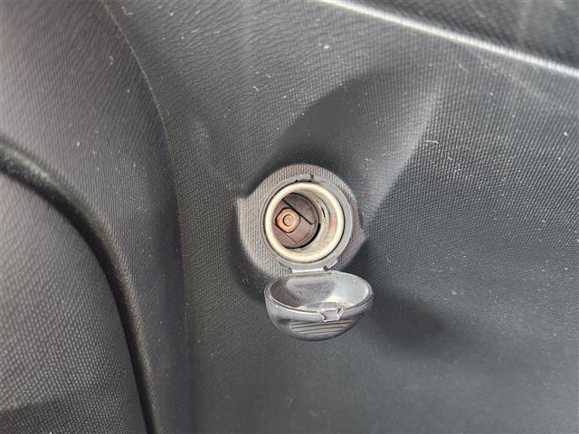 アクア Ｓ　純正ナビ　フルセグＴＶ　Ｂｌｕｅｔｏｏｔｈ・ＣＤ・ＤＶＤ　バックカメラ　ＥＴＣ　前席シートヒーター　ドライブレコーダー　盗難防止装置　ＬＥＤオートライト　コーナーポール　スマートキー　プッシュスタート（17枚目）