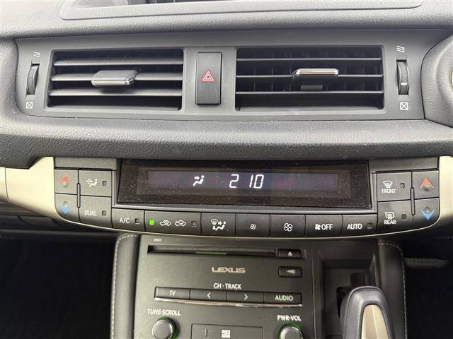 CT CT200h バージョンC 純正ナビ(フルセグTV・Bluetooth・CD・DVD・ラジオ)バックカメラ 純正ドライブレコーダー ETC 前席パワーシート クルーズコントロール シートヒーター LEDオートライト 盗難防止装置(16枚目)