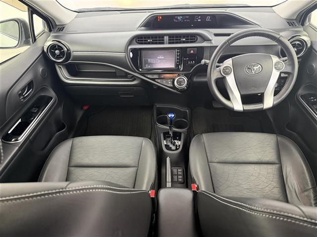 アクア Ｇブラックソフトレザーセレクション　純正７インチナビ　バックカメラ　Ｂｌｕｅｔｏｏｔｈ　ワンセグＴＶ　トヨタセーフティセンス　衝突被害軽減システム　クルーズコントロール　横滑り防止装置　レーンキープアシスト　オートライト　ＥＴＣ（2枚目）