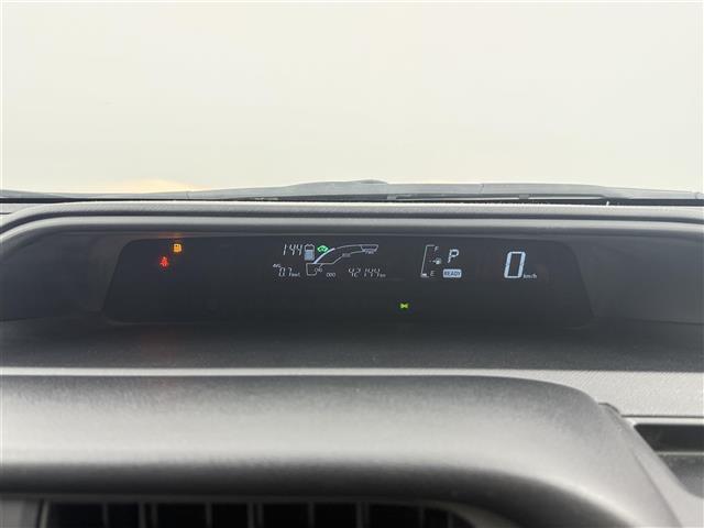 アクア Ｇブラックソフトレザーセレクション　純正７インチナビ　バックカメラ　Ｂｌｕｅｔｏｏｔｈ　ワンセグＴＶ　トヨタセーフティセンス　衝突被害軽減システム　クルーズコントロール　横滑り防止装置　レーンキープアシスト　オートライト　ＥＴＣ（4枚目）