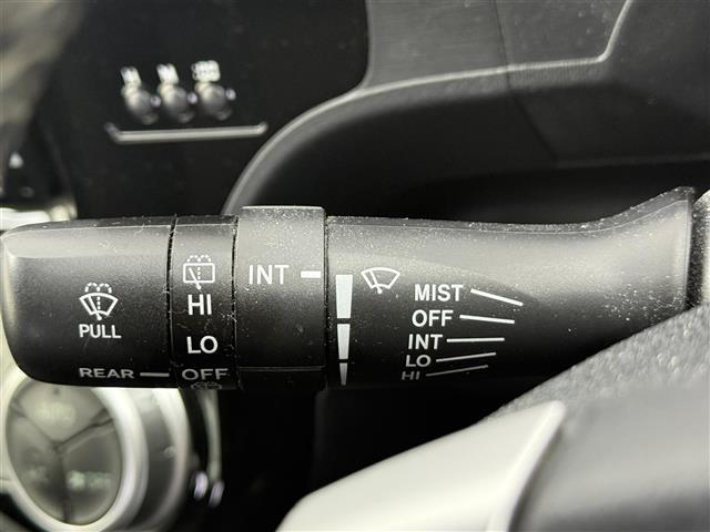 アクア Ｇブラックソフトレザーセレクション　純正７インチナビ　バックカメラ　Ｂｌｕｅｔｏｏｔｈ　ワンセグＴＶ　トヨタセーフティセンス　衝突被害軽減システム　クルーズコントロール　横滑り防止装置　レーンキープアシスト　オートライト　ＥＴＣ（7枚目）