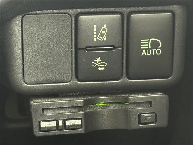 アクア Ｇブラックソフトレザーセレクション　純正７インチナビ　バックカメラ　Ｂｌｕｅｔｏｏｔｈ　ワンセグＴＶ　トヨタセーフティセンス　衝突被害軽減システム　クルーズコントロール　横滑り防止装置　レーンキープアシスト　オートライト　ＥＴＣ（12枚目）