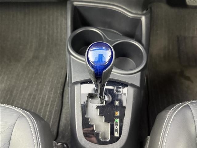 アクア Ｇブラックソフトレザーセレクション　純正７インチナビ　バックカメラ　Ｂｌｕｅｔｏｏｔｈ　ワンセグＴＶ　トヨタセーフティセンス　衝突被害軽減システム　クルーズコントロール　横滑り防止装置　レーンキープアシスト　オートライト　ＥＴＣ（15枚目）