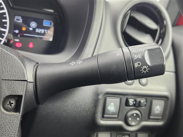 ノート ｅ－パワー　Ｘ　ブラックアロー　純正７インチナビ　バックカメラ　Ｂｌｕｅｔｏｏｔｈ　フルセグＴＶ　衝突被害軽減ブレーキ　クルーズコントロール　横滑り防止装置　レーンキープアシスト　オートライト　フォグランプ　ＥＴＣ（9枚目）