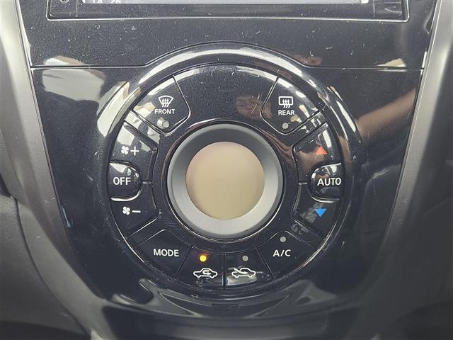 ノート ｅ－パワー　Ｘ　ブラックアロー　純正７インチナビ　バックカメラ　Ｂｌｕｅｔｏｏｔｈ　フルセグＴＶ　衝突被害軽減ブレーキ　クルーズコントロール　横滑り防止装置　レーンキープアシスト　オートライト　フォグランプ　ＥＴＣ（12枚目）