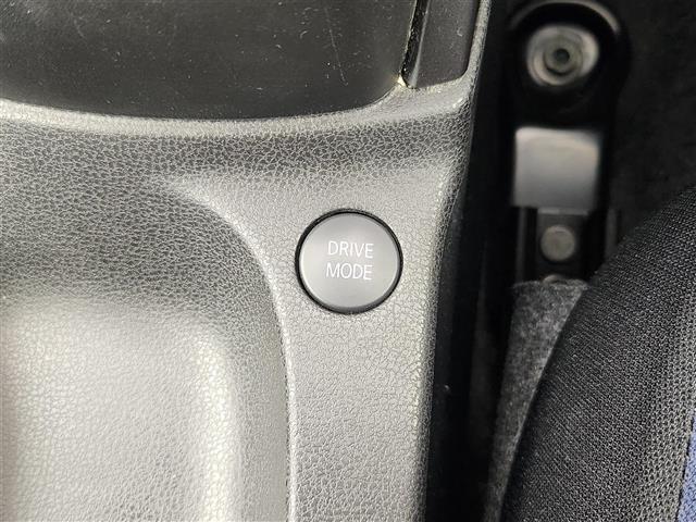 ノート ｅ－パワー　Ｘ　ブラックアロー　純正７インチナビ　バックカメラ　Ｂｌｕｅｔｏｏｔｈ　フルセグＴＶ　衝突被害軽減ブレーキ　クルーズコントロール　横滑り防止装置　レーンキープアシスト　オートライト　フォグランプ　ＥＴＣ（14枚目）