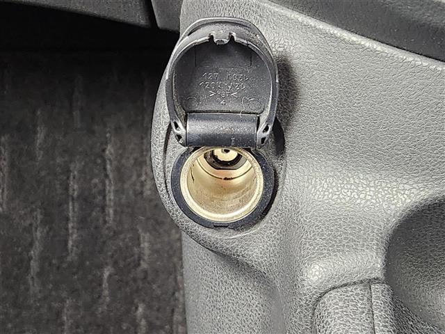 ノート ｅ－パワー　Ｘ　ブラックアロー　純正７インチナビ　バックカメラ　Ｂｌｕｅｔｏｏｔｈ　フルセグＴＶ　衝突被害軽減ブレーキ　クルーズコントロール　横滑り防止装置　レーンキープアシスト　オートライト　フォグランプ　ＥＴＣ（15枚目）