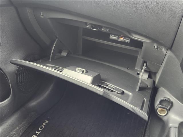 ノート ｅ－パワー　Ｘ　ブラックアロー　純正７インチナビ　バックカメラ　Ｂｌｕｅｔｏｏｔｈ　フルセグＴＶ　衝突被害軽減ブレーキ　クルーズコントロール　横滑り防止装置　レーンキープアシスト　オートライト　フォグランプ　ＥＴＣ（16枚目）