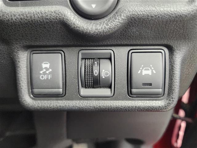 ノート ｅ－パワー　Ｘ　ブラックアロー　純正７インチナビ　バックカメラ　Ｂｌｕｅｔｏｏｔｈ　フルセグＴＶ　衝突被害軽減ブレーキ　クルーズコントロール　横滑り防止装置　レーンキープアシスト　オートライト　フォグランプ　ＥＴＣ（20枚目）