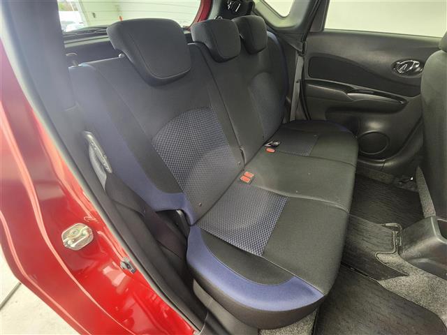 ノート ｅ－パワー　Ｘ　ブラックアロー　純正７インチナビ　バックカメラ　Ｂｌｕｅｔｏｏｔｈ　フルセグＴＶ　衝突被害軽減ブレーキ　クルーズコントロール　横滑り防止装置　レーンキープアシスト　オートライト　フォグランプ　ＥＴＣ（23枚目）