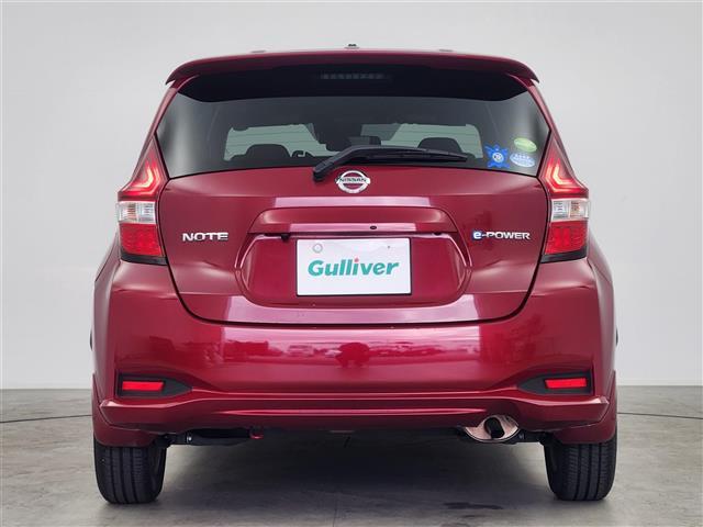 ノート ｅ－パワー　Ｘ　ブラックアロー　純正７インチナビ　バックカメラ　Ｂｌｕｅｔｏｏｔｈ　フルセグＴＶ　衝突被害軽減ブレーキ　クルーズコントロール　横滑り防止装置　レーンキープアシスト　オートライト　フォグランプ　ＥＴＣ（33枚目）