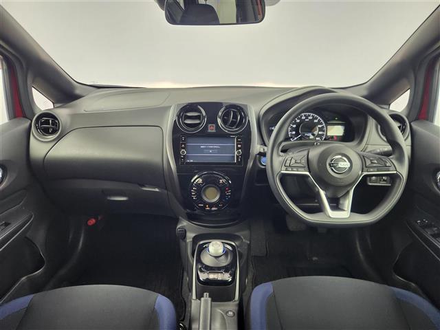 ノート ｅ－パワー　Ｘ　ブラックアロー　純正７インチナビ　バックカメラ　Ｂｌｕｅｔｏｏｔｈ　フルセグＴＶ　衝突被害軽減ブレーキ　クルーズコントロール　横滑り防止装置　レーンキープアシスト　オートライト　フォグランプ　ＥＴＣ（42枚目）