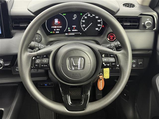 ヴェゼル ｅ：ＨＥＶ　Ｘ　ワンオーナー　純正ディスプレイオーディオ　バックカメラ　Ｂｌｕｅｔｏｏｔｈ　Ａｐｐｌｅ　ＣａｒＰｌａｙ　ＡｎｄｒｏｉｄＡｕｔｏ　ホンダセンシング　衝突被害軽減システム　クルーズコントロール　ＥＴＣ（3枚目）