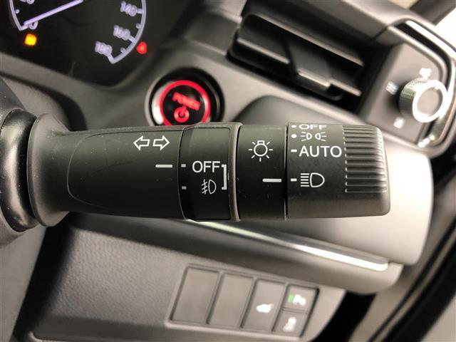 ヴェゼル ｅ：ＨＥＶ　Ｚ　ワンオーナー　純正ナビ　バックカメラ　置くだけ充電　ドラレコ　ＢＳＭ　ＥＴＣ２．０　ハーフレザー　シートヒーター　ステアリングヒーター　電動リアゲード　　純正１８インチＡＷ　衝突軽減システム　ＡＣＣ（8枚目）