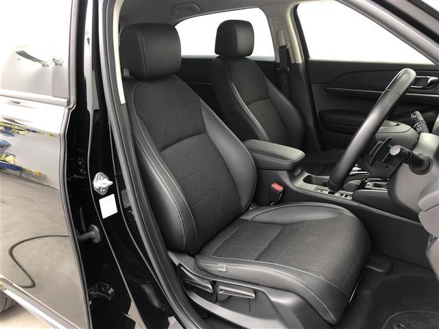 ヴェゼル ｅ：ＨＥＶ　Ｚ　ワンオーナー　純正ナビ　バックカメラ　置くだけ充電　ドラレコ　ＢＳＭ　ＥＴＣ２．０　ハーフレザー　シートヒーター　ステアリングヒーター　電動リアゲード　　純正１８インチＡＷ　衝突軽減システム　ＡＣＣ（20枚目）