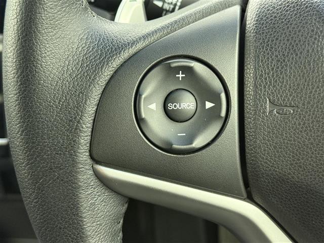 フィットハイブリッド Ｓパッケージ　純正ナビ　バックカメラ　衝突軽減ブレーキ　純正１６インチアルミホイール　クルーズコントロール　ワンセグＴＶ　ＬＥＤヘッドライト　ドライブレコーダー　スマートキー　キーレス　電動格納ミラー　ＥＴＣ（5枚目）