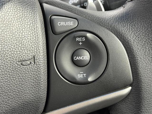 フィットハイブリッド Ｓパッケージ　純正ナビ　バックカメラ　衝突軽減ブレーキ　純正１６インチアルミホイール　クルーズコントロール　ワンセグＴＶ　ＬＥＤヘッドライト　ドライブレコーダー　スマートキー　キーレス　電動格納ミラー　ＥＴＣ（6枚目）