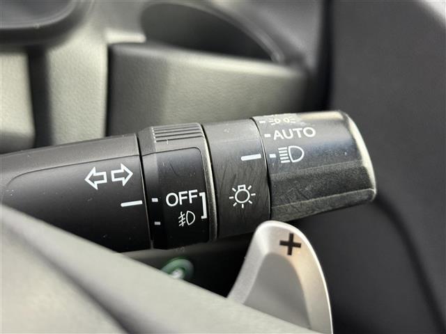 フィットハイブリッド Ｓパッケージ　純正ナビ　バックカメラ　衝突軽減ブレーキ　純正１６インチアルミホイール　クルーズコントロール　ワンセグＴＶ　ＬＥＤヘッドライト　ドライブレコーダー　スマートキー　キーレス　電動格納ミラー　ＥＴＣ（8枚目）