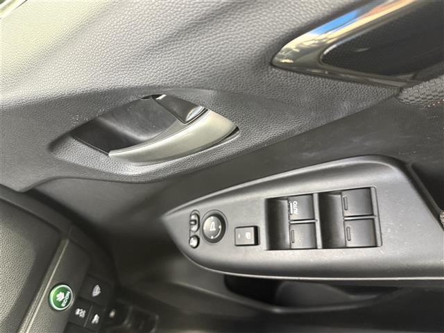 フィットハイブリッド Ｓパッケージ　純正ナビ　バックカメラ　衝突軽減ブレーキ　純正１６インチアルミホイール　クルーズコントロール　ワンセグＴＶ　ＬＥＤヘッドライト　ドライブレコーダー　スマートキー　キーレス　電動格納ミラー　ＥＴＣ（11枚目）