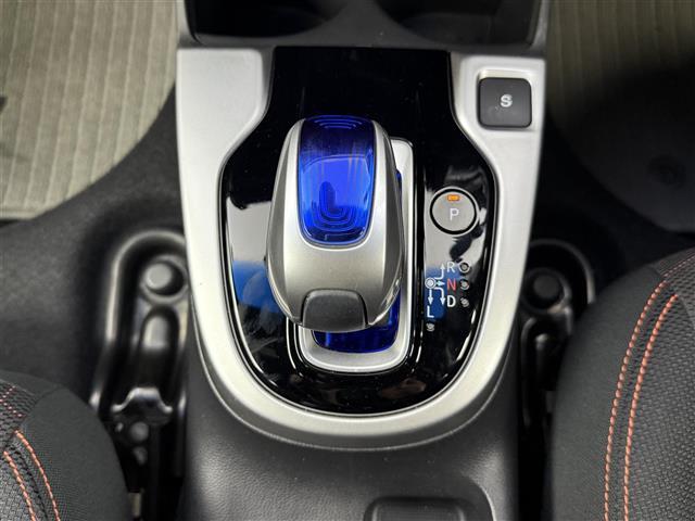 フィットハイブリッド Ｓパッケージ　純正ナビ　バックカメラ　衝突軽減ブレーキ　純正１６インチアルミホイール　クルーズコントロール　ワンセグＴＶ　ＬＥＤヘッドライト　ドライブレコーダー　スマートキー　キーレス　電動格納ミラー　ＥＴＣ（12枚目）