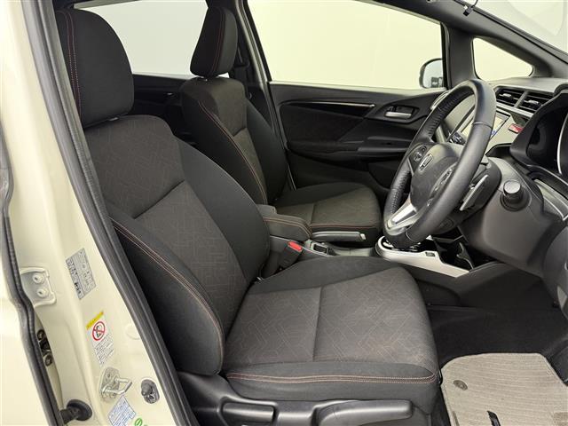 フィットハイブリッド Ｓパッケージ　純正ナビ　バックカメラ　衝突軽減ブレーキ　純正１６インチアルミホイール　クルーズコントロール　ワンセグＴＶ　ＬＥＤヘッドライト　ドライブレコーダー　スマートキー　キーレス　電動格納ミラー　ＥＴＣ（18枚目）