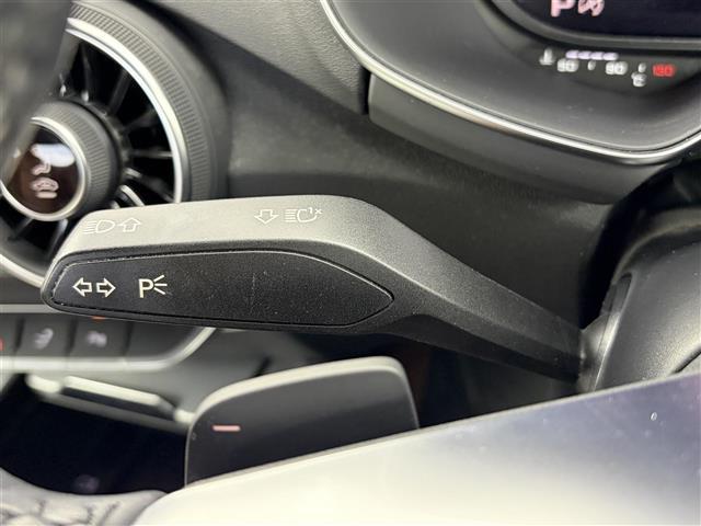 ＴＴクーペ ４５ＴＦＳＩクワトロ　純正ＨＤＤナビ　バックカメラ　衝突軽減システム　ＥＴＣ２．０　ドライブレコーダー　レザーシート　パワーシート　電動パーキングブレーキ　オートブレーキホールド　パドルシフト　コーナーセンサー（8枚目）